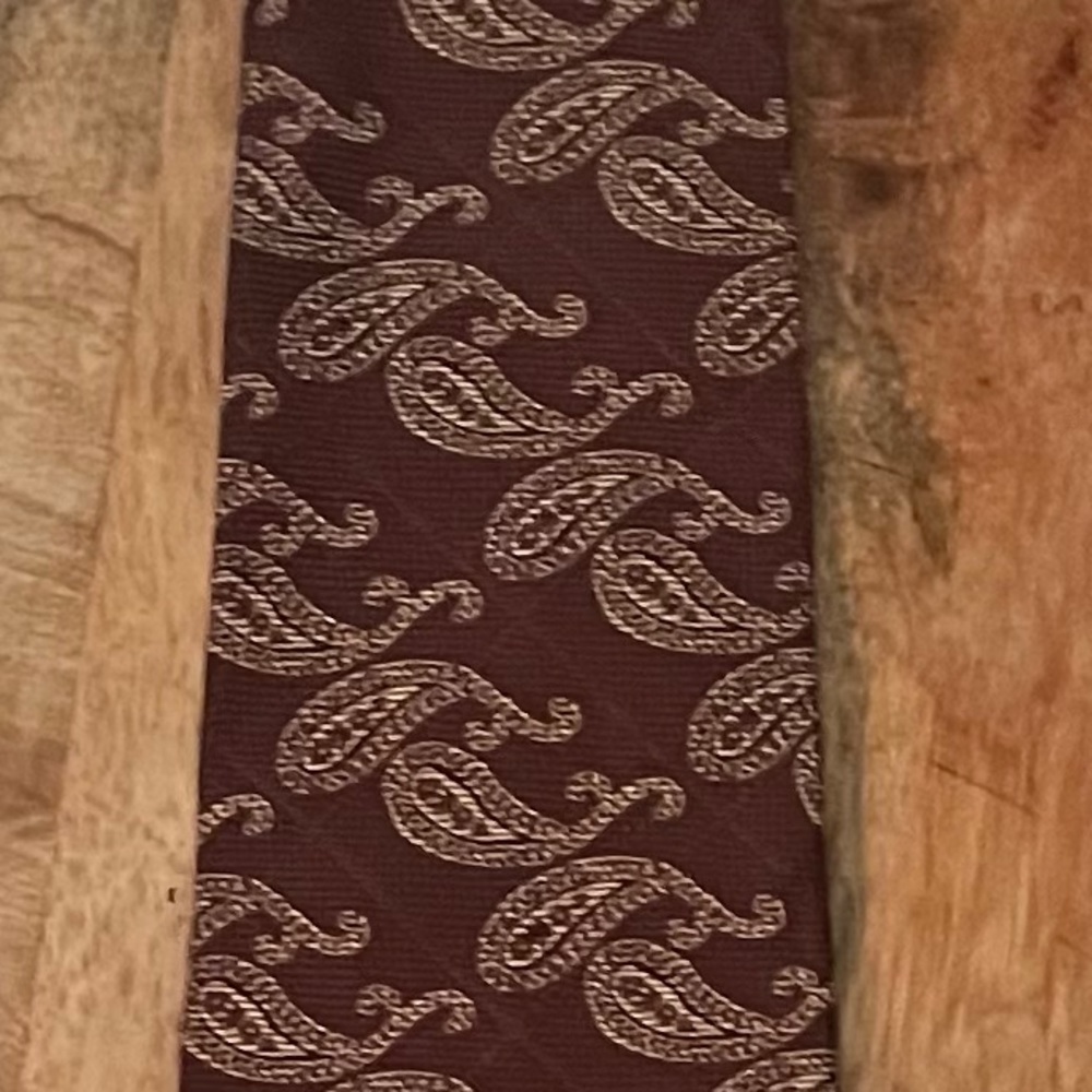 JOS A. BANK MEN’S BROWN & TAN 100% SILK NECKTIE/PRE-OWNED/BALANCE & ESTEEMED!!